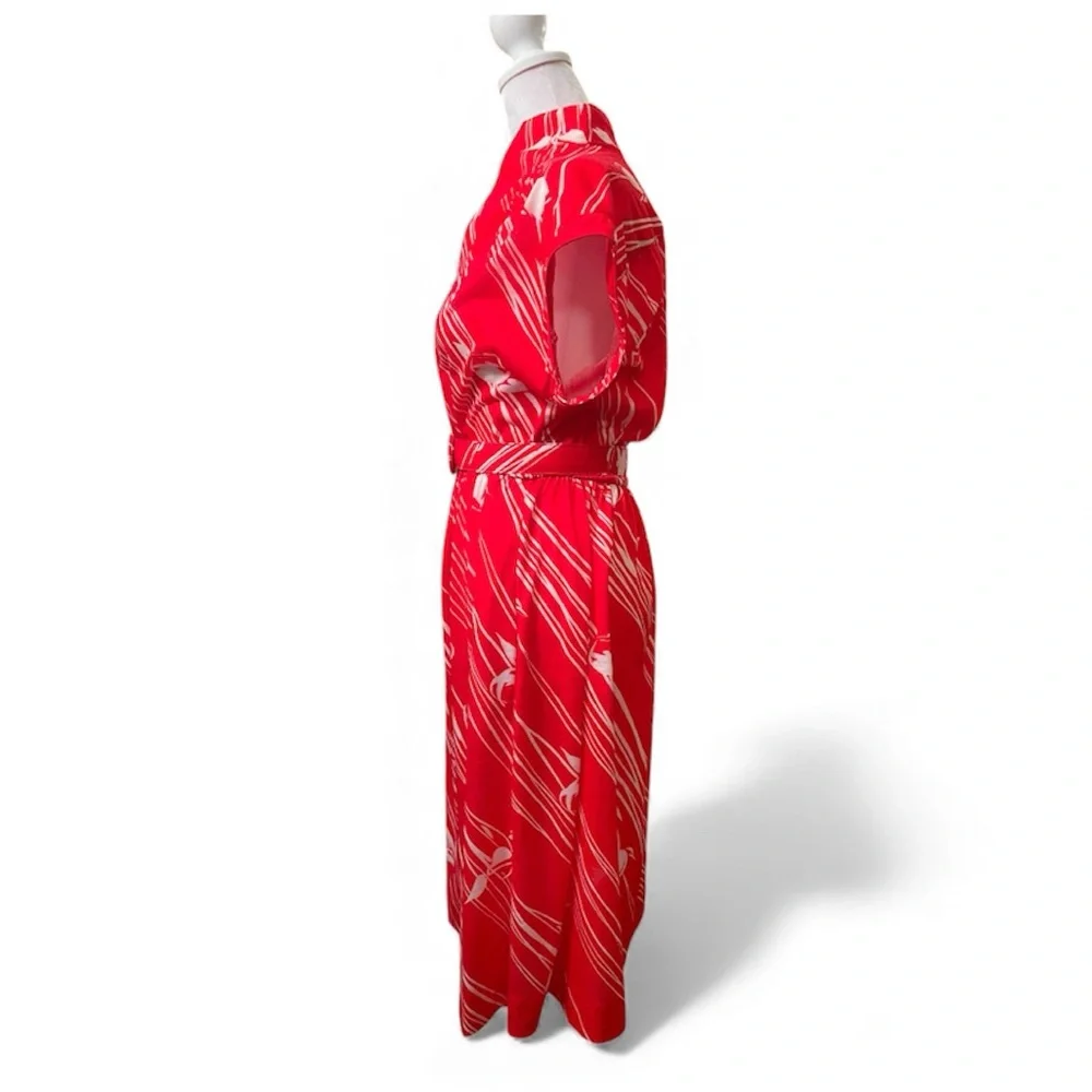 Vintage late 70s/early 80s Red Midi Dress with V-neck, matching belt and pockets - Picture 2 of 8